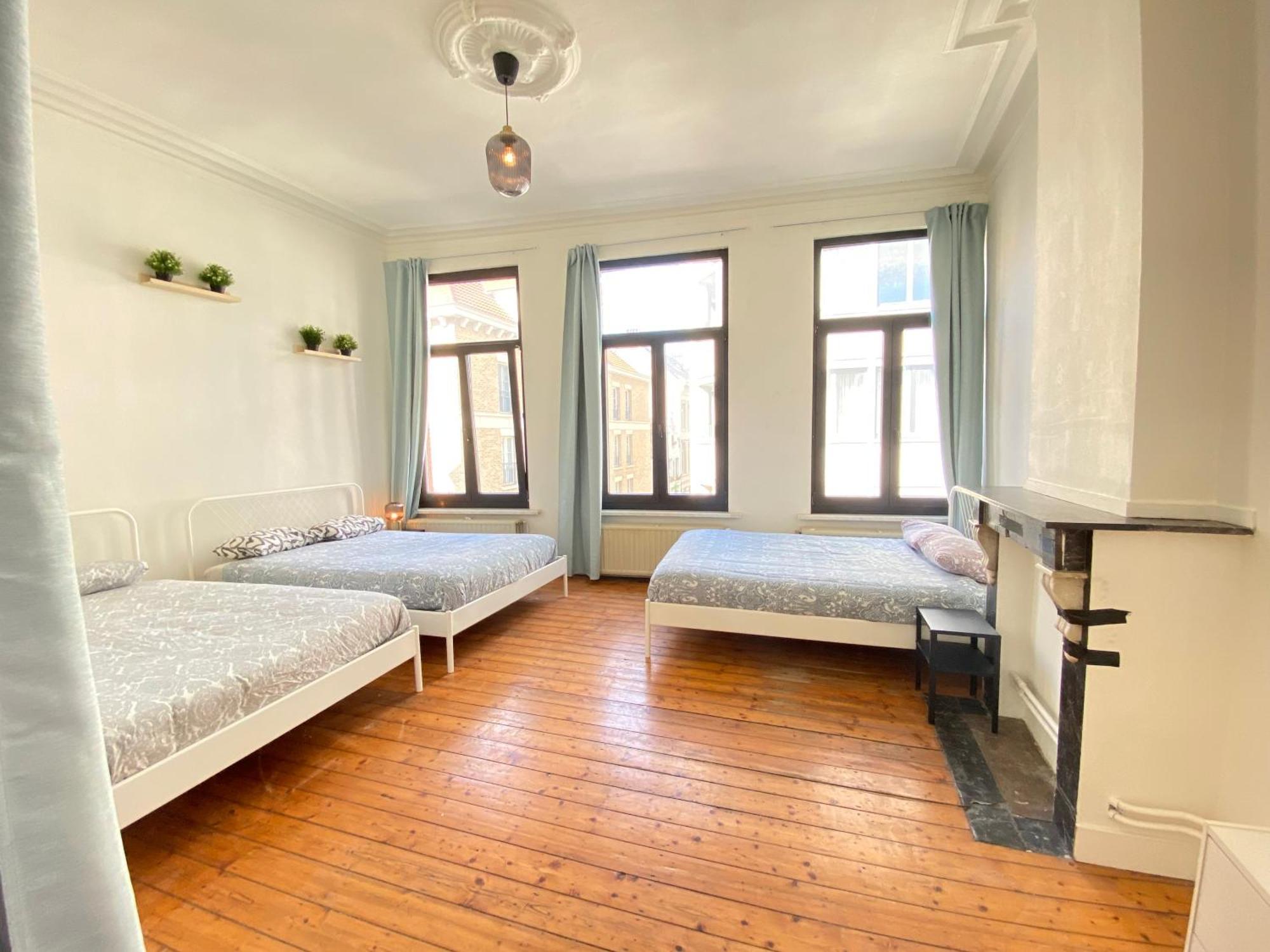 Authentic Apartments In The Center Of アントウェルペン エクステリア 写真