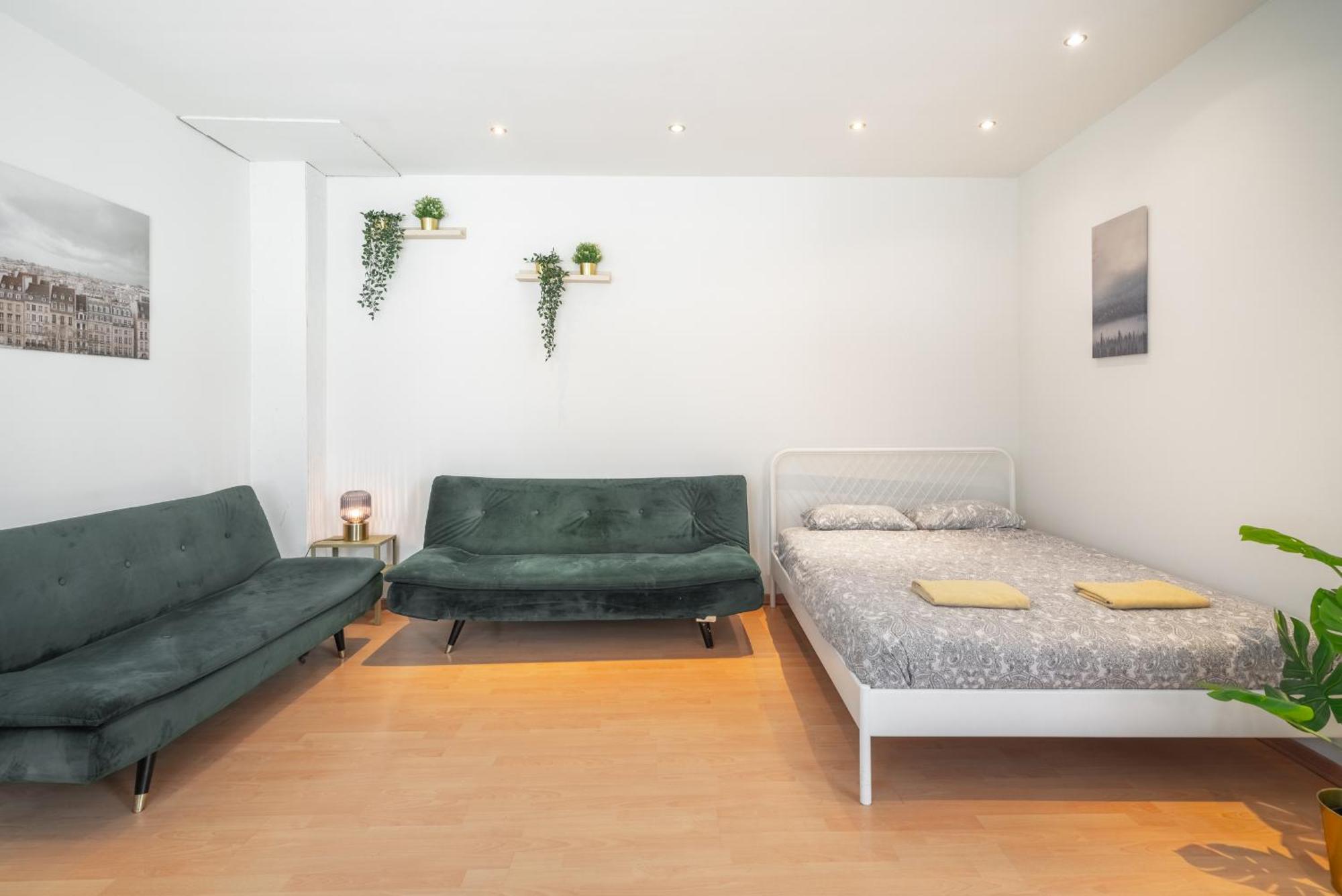 Authentic Apartments In The Center Of アントウェルペン エクステリア 写真